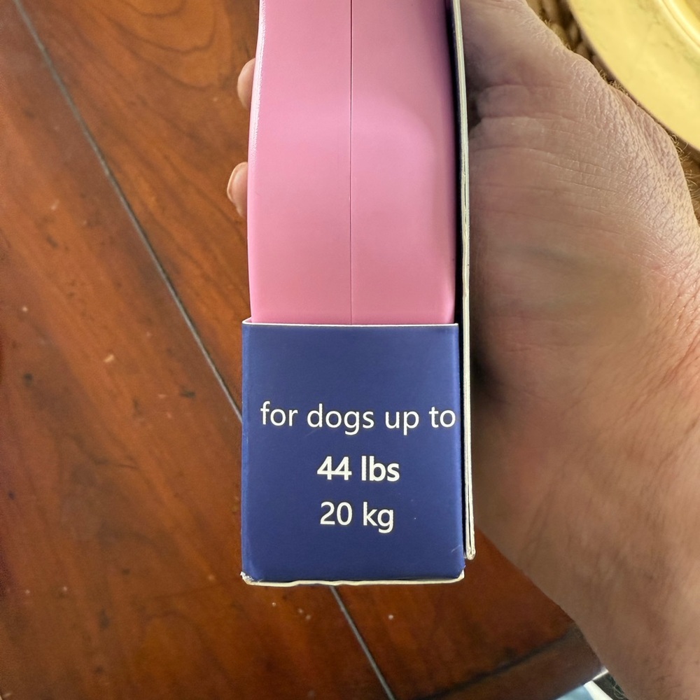 Pink Retractable Dog Leash - Picture 2 of 4